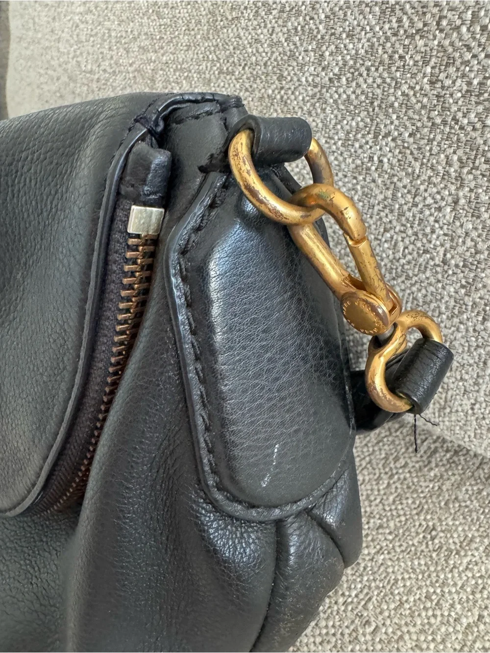 Marc Jacobs compact pebbled